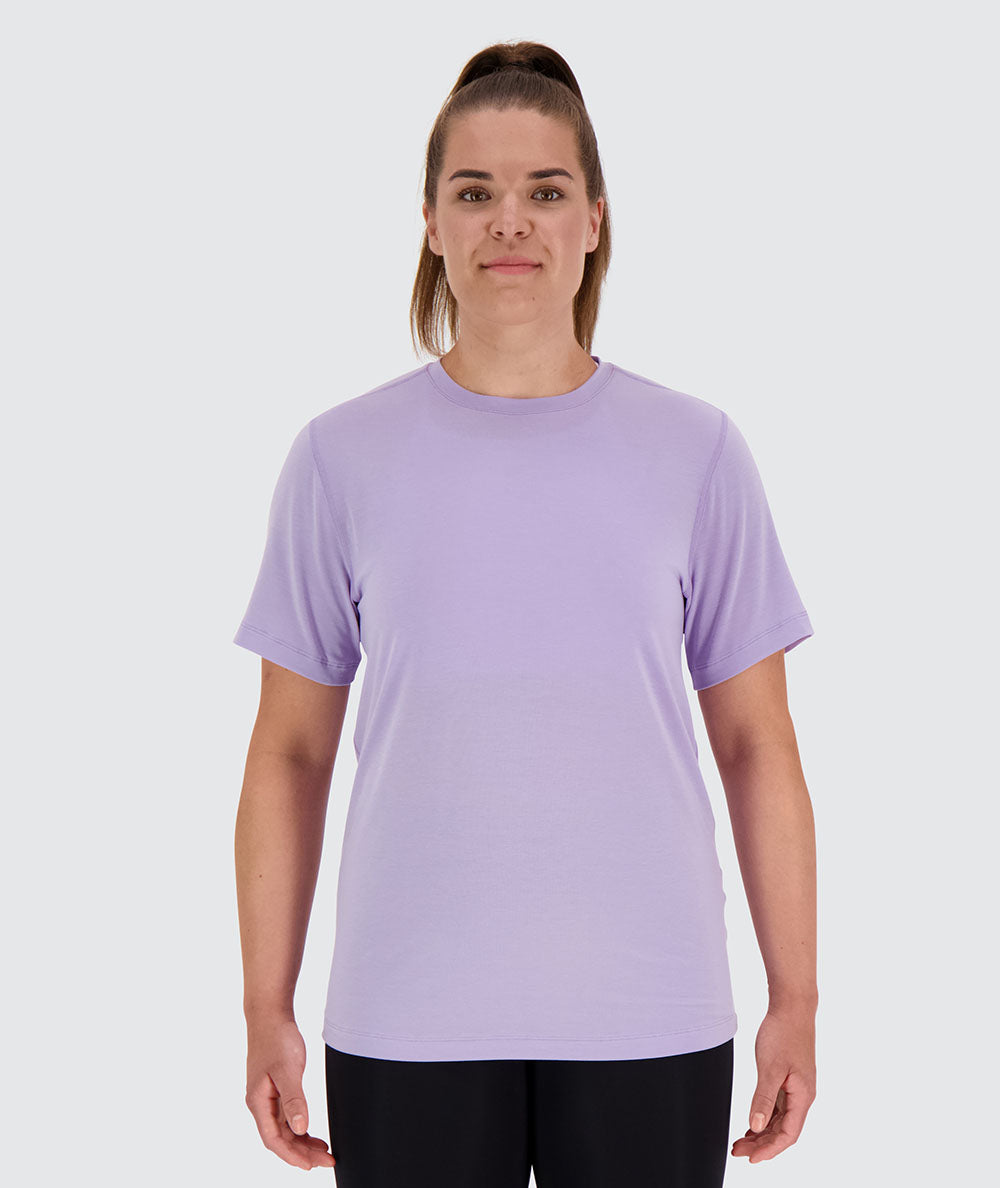 Sustainable and comfortable training t-shirt for women#color_lavender