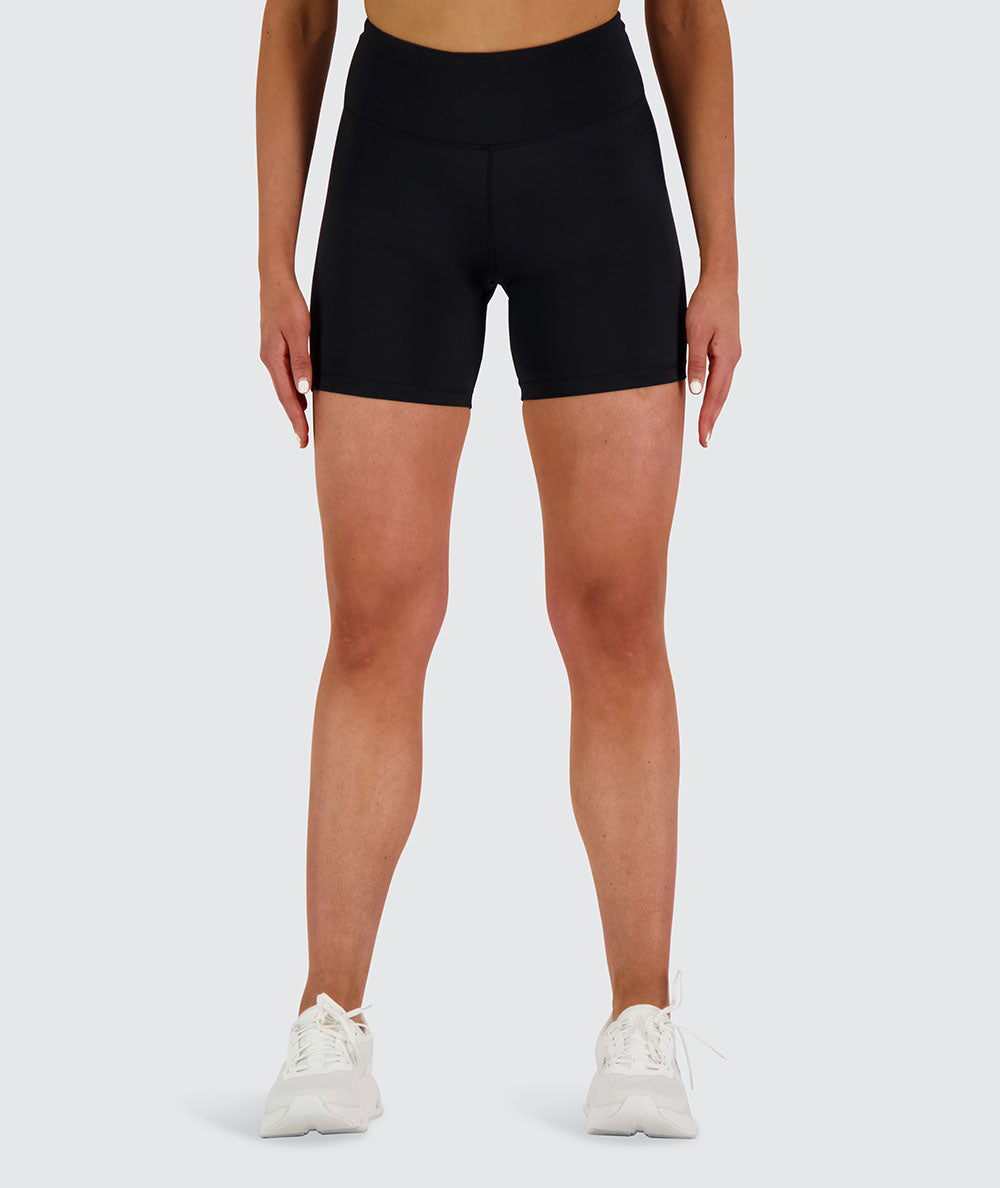 Black Women's Training Shorts, Model 173 cm / size S#color_black