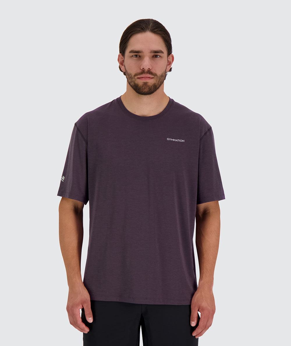 Men's oversized t-shirt, Model 194 cm / size XL#color_plum